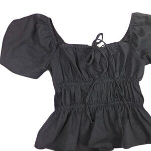 Black square-neck puff-sleeve baby tee